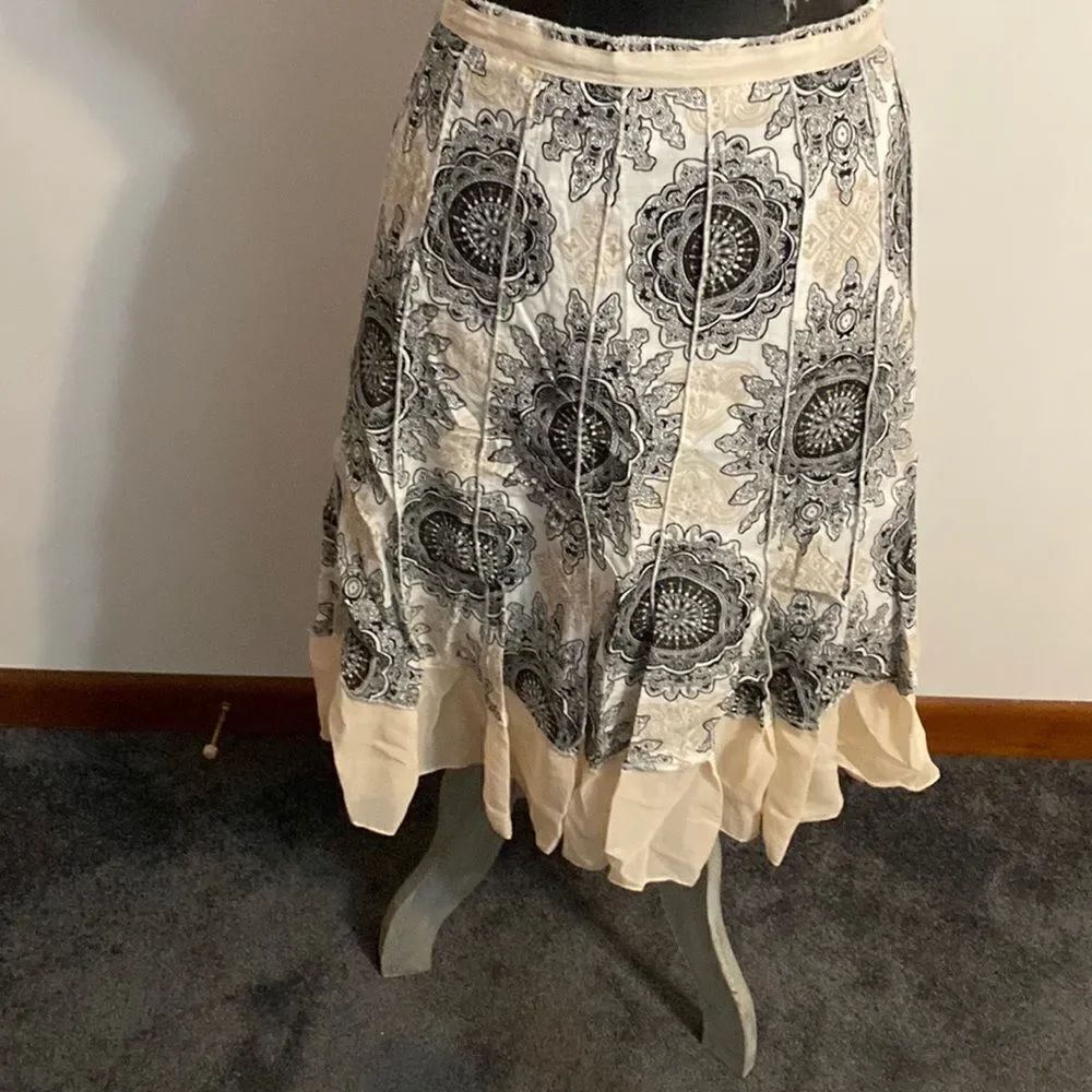 Passport Tan/Black pin-tuck pleats skirt, size 14